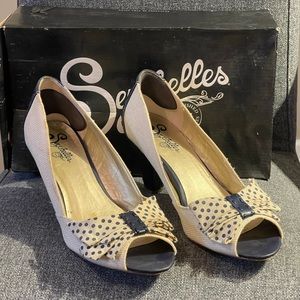 Navy & Linen peep toe pumps with polka-dot bow
